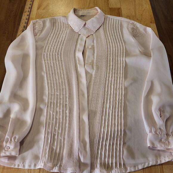 Vintage Baby Pink Button Down Lace Collar & Shoulder Detail 21" Pit to pit - Picture 1 of 10